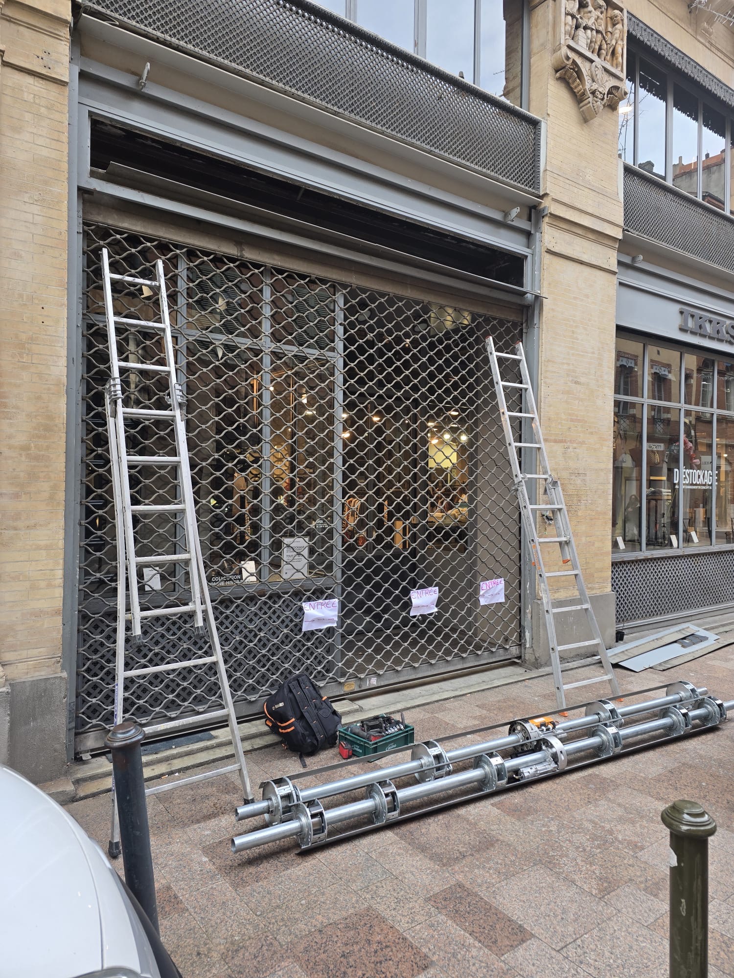 Intervention déblocage rideau métallique à Marignane Bouches-du-Rhône